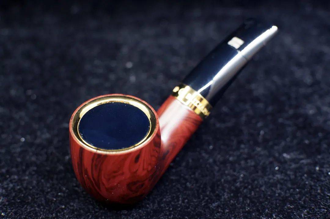 暴雪烟斗电子烟,站在“巨人肩膀上”的精品!比亚迪电子打造! 暴雪烟斗电子烟,站在“巨人肩膀上”的精品!比亚迪电子打造!