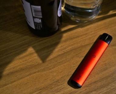 INS Lite电子烟评测:初见懵懂,再见欢喜。体验与烟弹口感介绍!