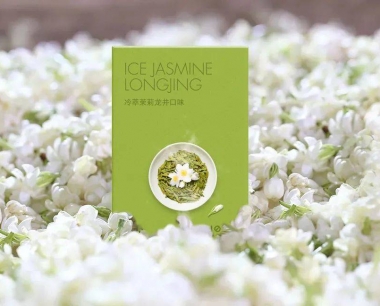 小野的烟弹口味「冷萃茉莉龙井」于茶色中见繁花,一口茉莉龙井,饮尽江南春
