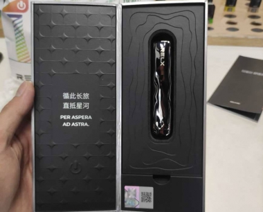 relx悦刻星河艺术家系列推出新款设备:黑镜;悦刻产品价格介绍